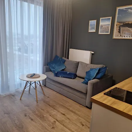 Blu M Z Basenem Apartment